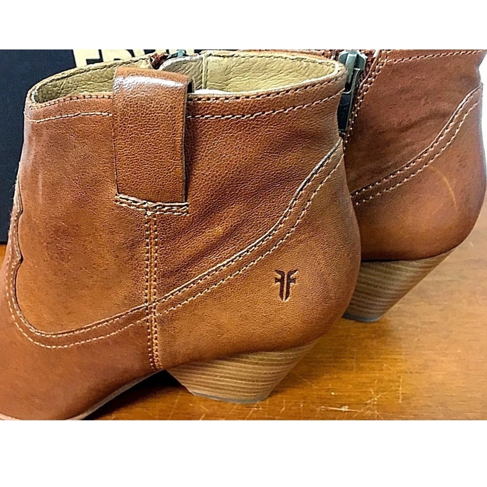 Size 9.5 NEW FRYE Women’s Reina Bootie Cognac - Picture 4 of 4